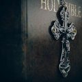 Der Einfluss von Religion und Kirche auf die Akzeptanz von Handlesen in Deutschland