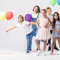 Wie Kinder und Jugendliche in Deutschland an das richtige Fragen beim Pendeln herangeführt werden